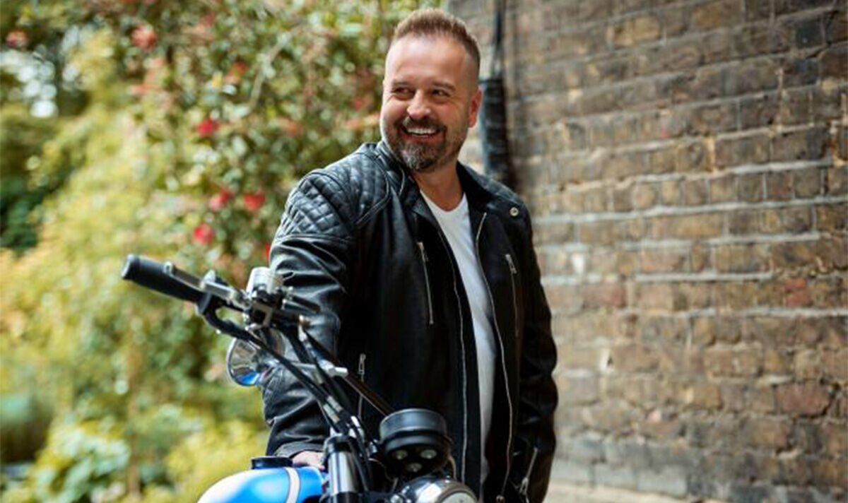 Tenor Alfie Boe is ready to rock! | Music | Entertainment