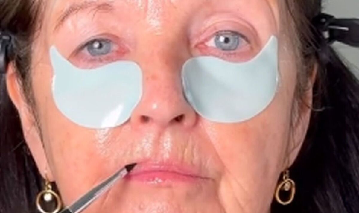 How to look younger: Five-step skincare routine mature women can ‘easily do at home’