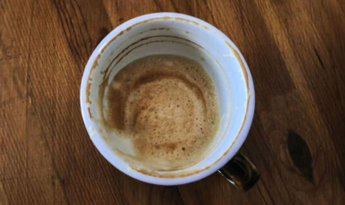 How to clean tea mugs: ‘Easily’ remove brown stains without scrubbing