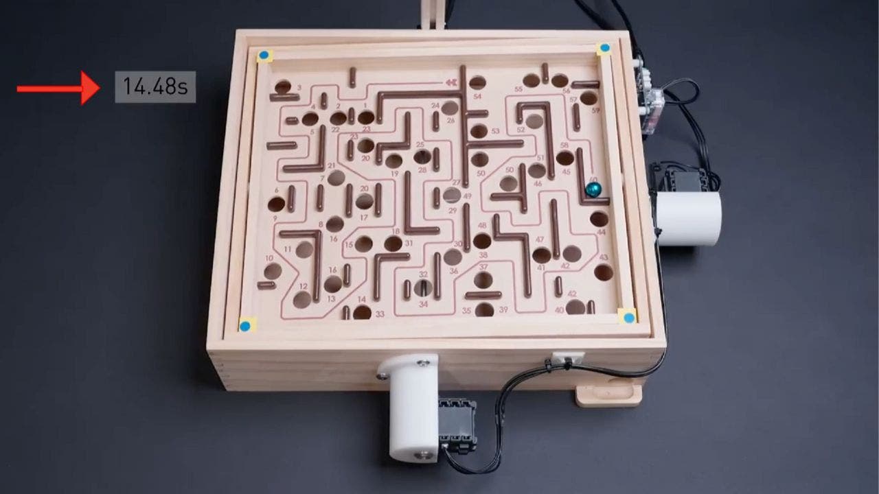 How an AI robot smashed the human world record in Labyrinth, a classic marble maze game